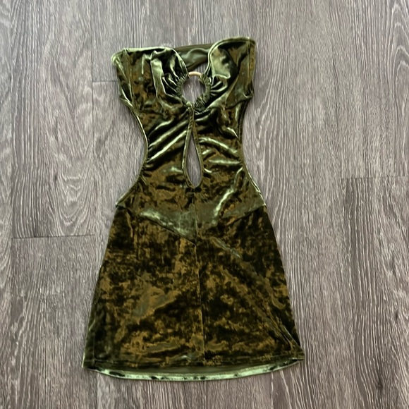 Olive green backless dress - Picture 2 of 3